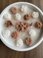 El Yapımı %100 Soya Wax Çiçek Desenli İncili Kokulu Mum - Görsel 2